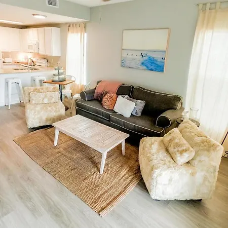 Duplex Allows For One Or Both Sides To Be Rented! Suitable For Small Or Large Families!