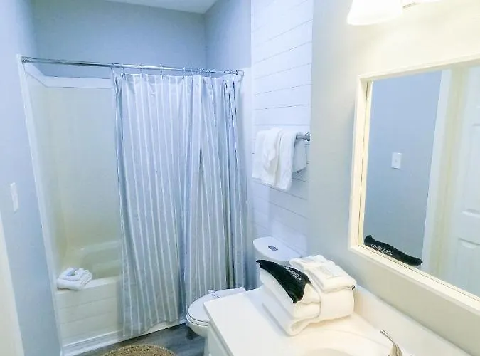 Duplex Allows For One Or Both Sides To Be Rented! Suitable For Small Or Large Families! Gulf Shores