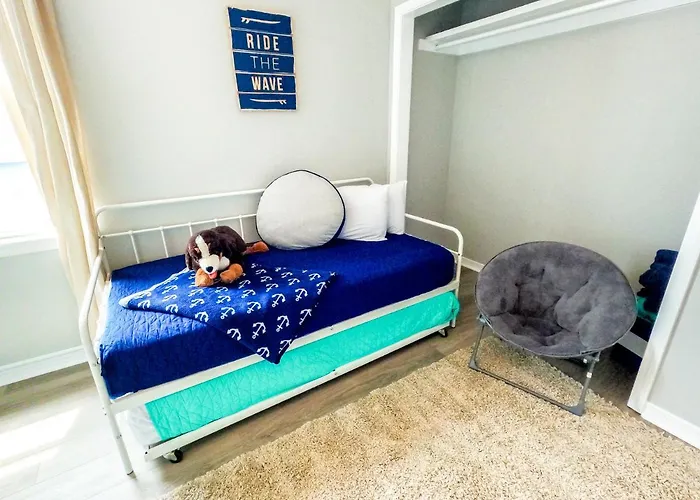 Duplex Allows For One Or Both Sides To Be Rented! Suitable For Small Or Large Families! *