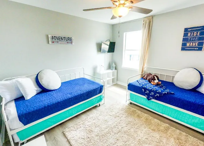 Duplex Allows For One Or Both Sides To Be Rented! Suitable For Small Or Large Families! Gulf Shores